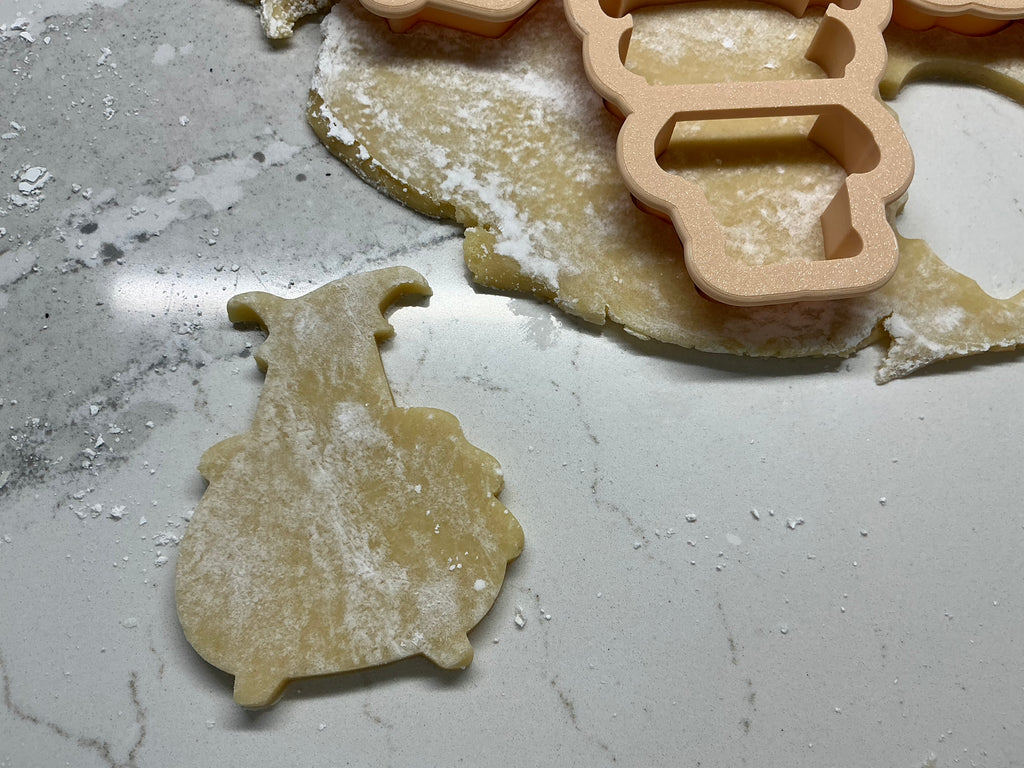 Cauldron with Witch Feet Cookie Cutter (H.07)
