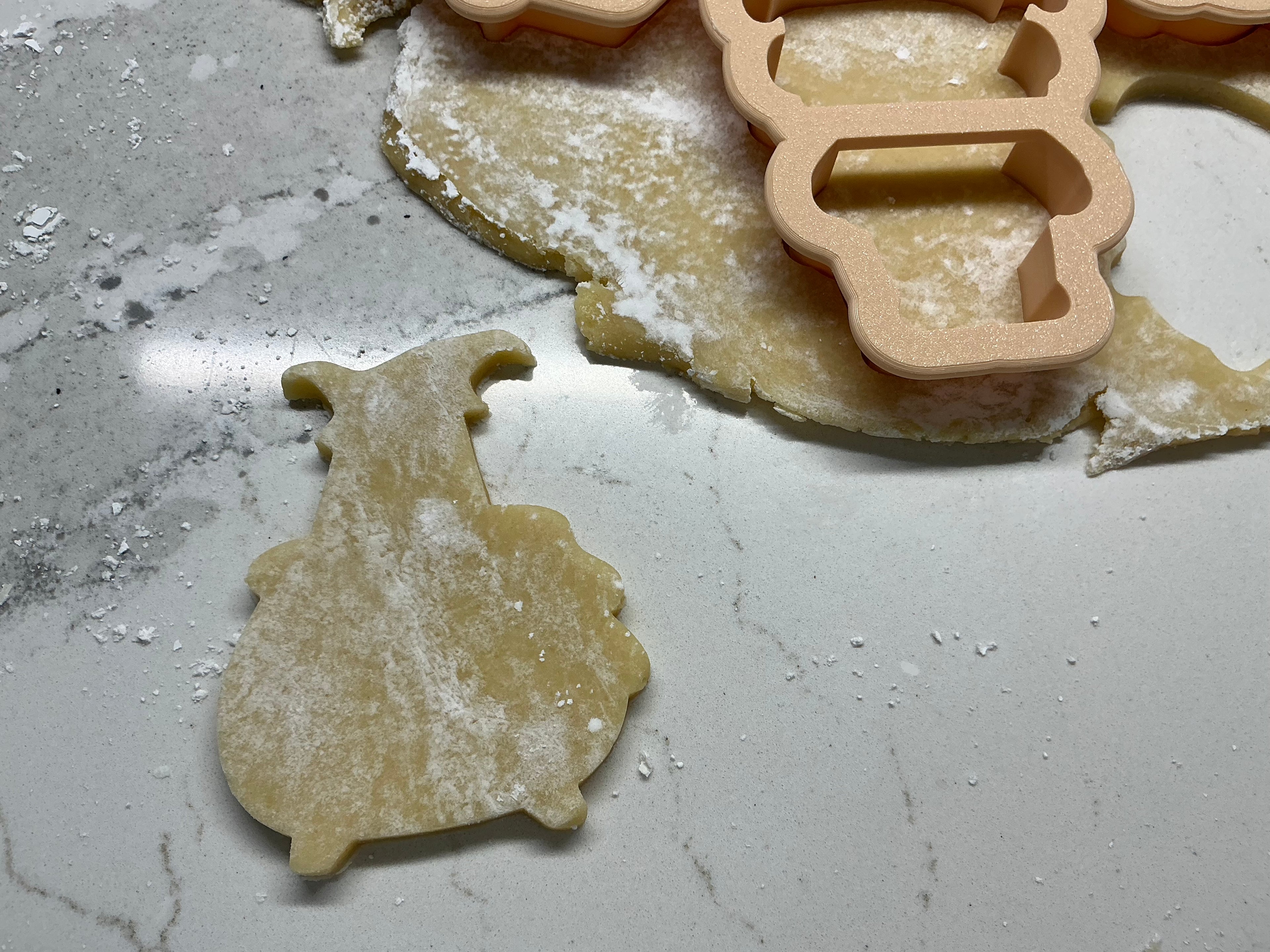 Cauldron with Witch Feet Cookie Cutter (H.07)