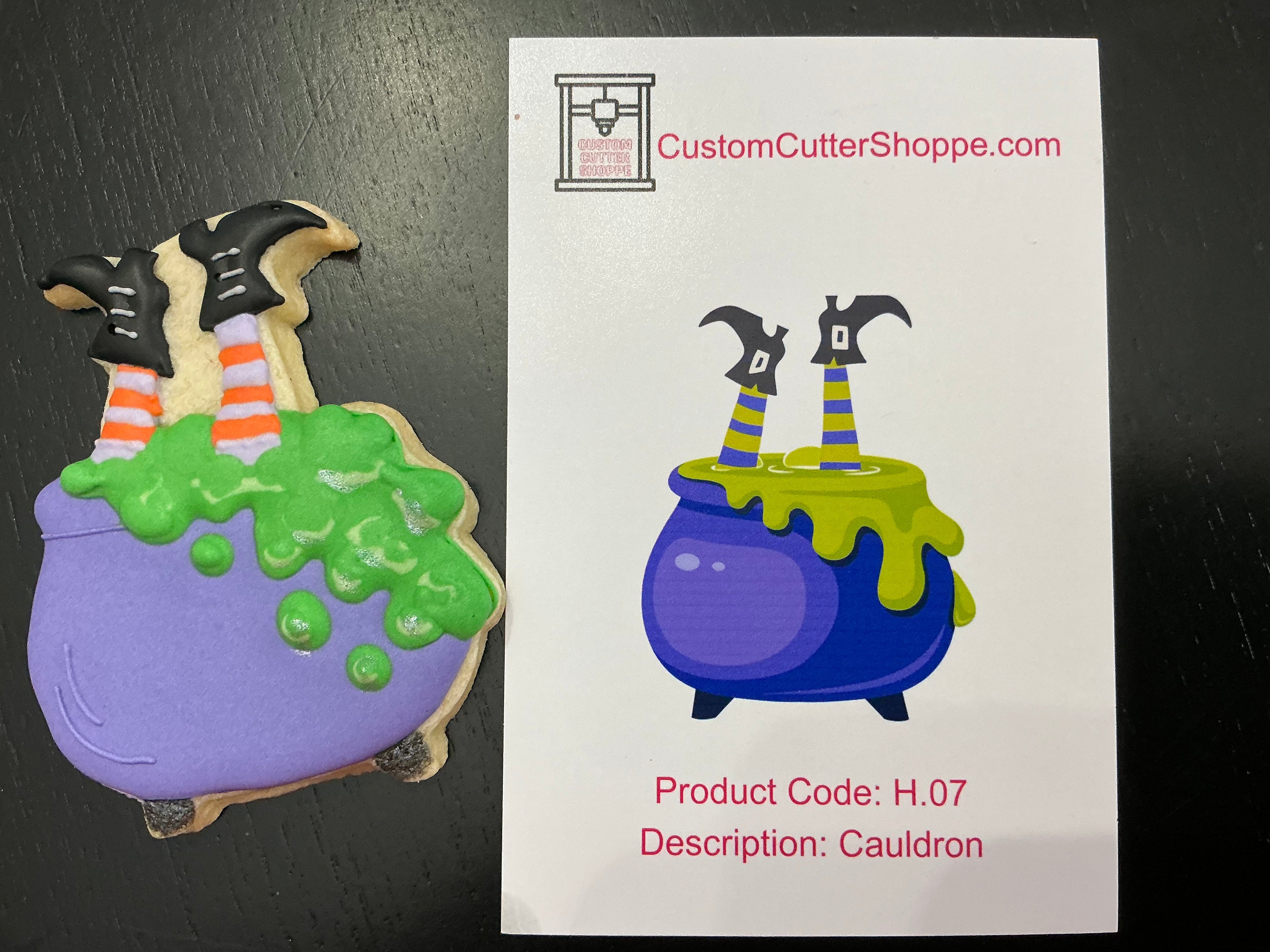 Cauldron with Witch Feet Cookie Cutter (H.07)