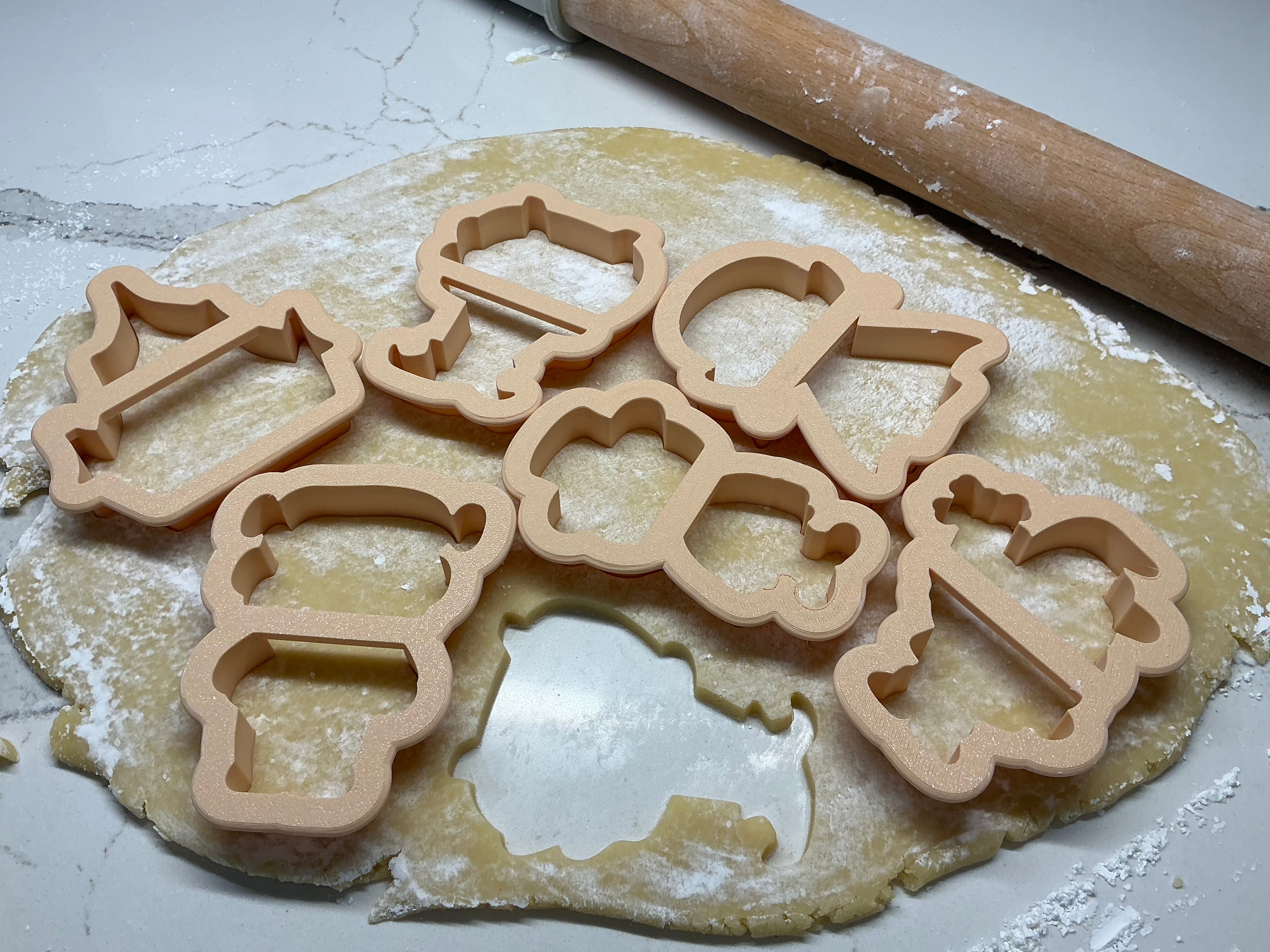 Cauldron with Witch Feet Cookie Cutter (H.07)